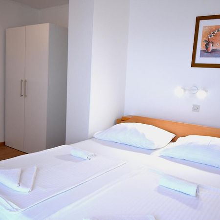 Guest House Sandra Rab Town Buitenkant foto