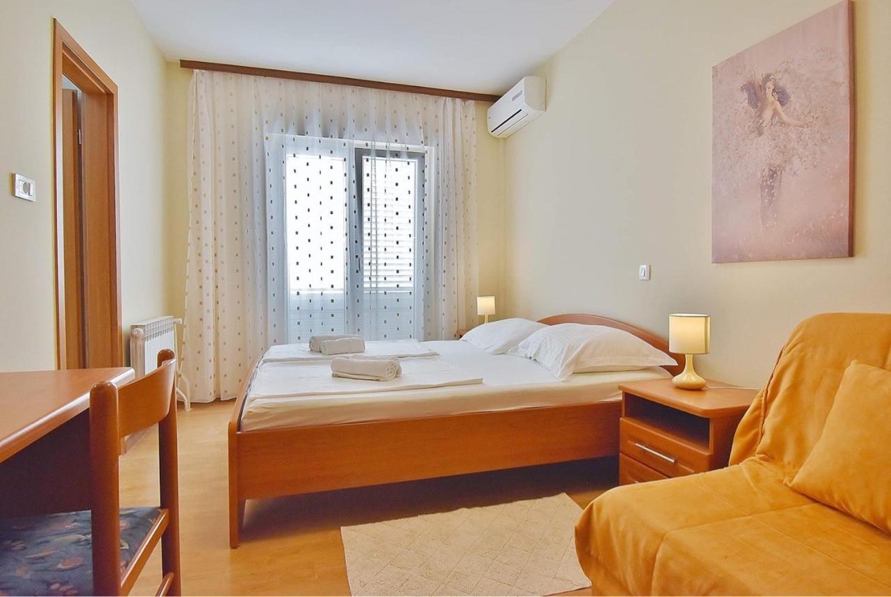 Guest House Sandra Rab Town Buitenkant foto