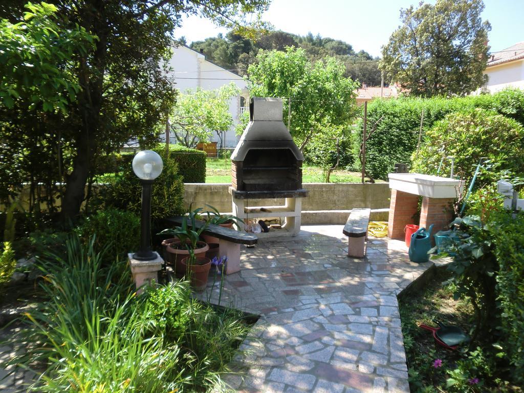 Guest House Sandra Rab Town Buitenkant foto