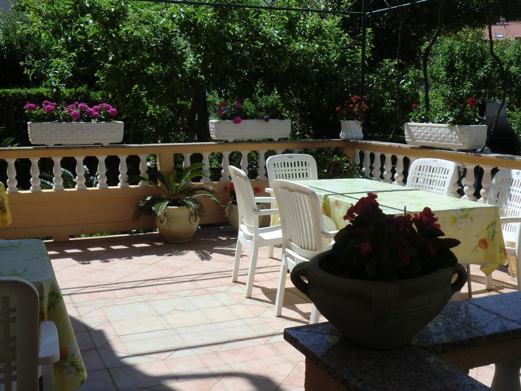 Guest House Sandra Rab Town Buitenkant foto