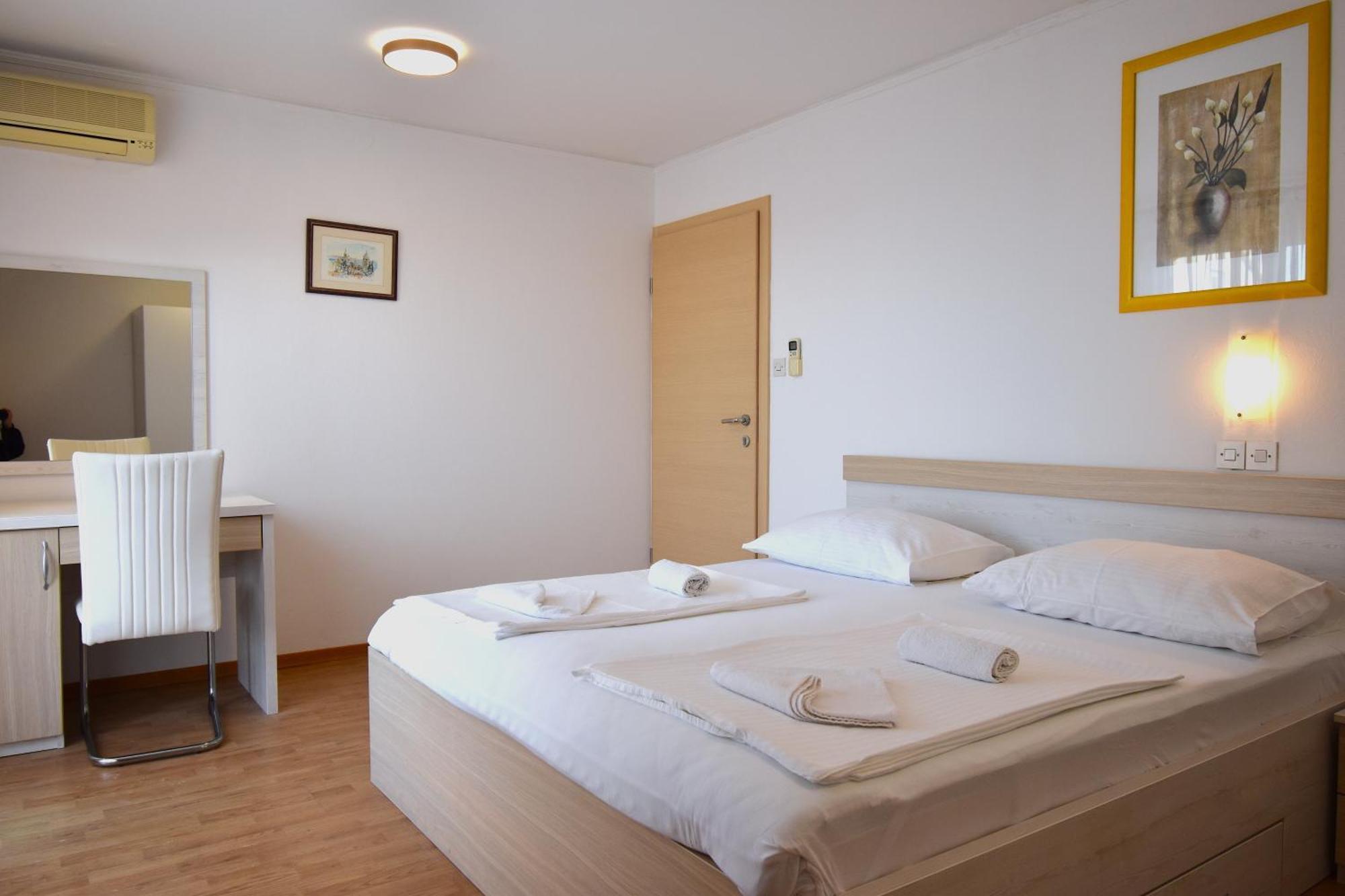 Guest House Sandra Rab Town Buitenkant foto