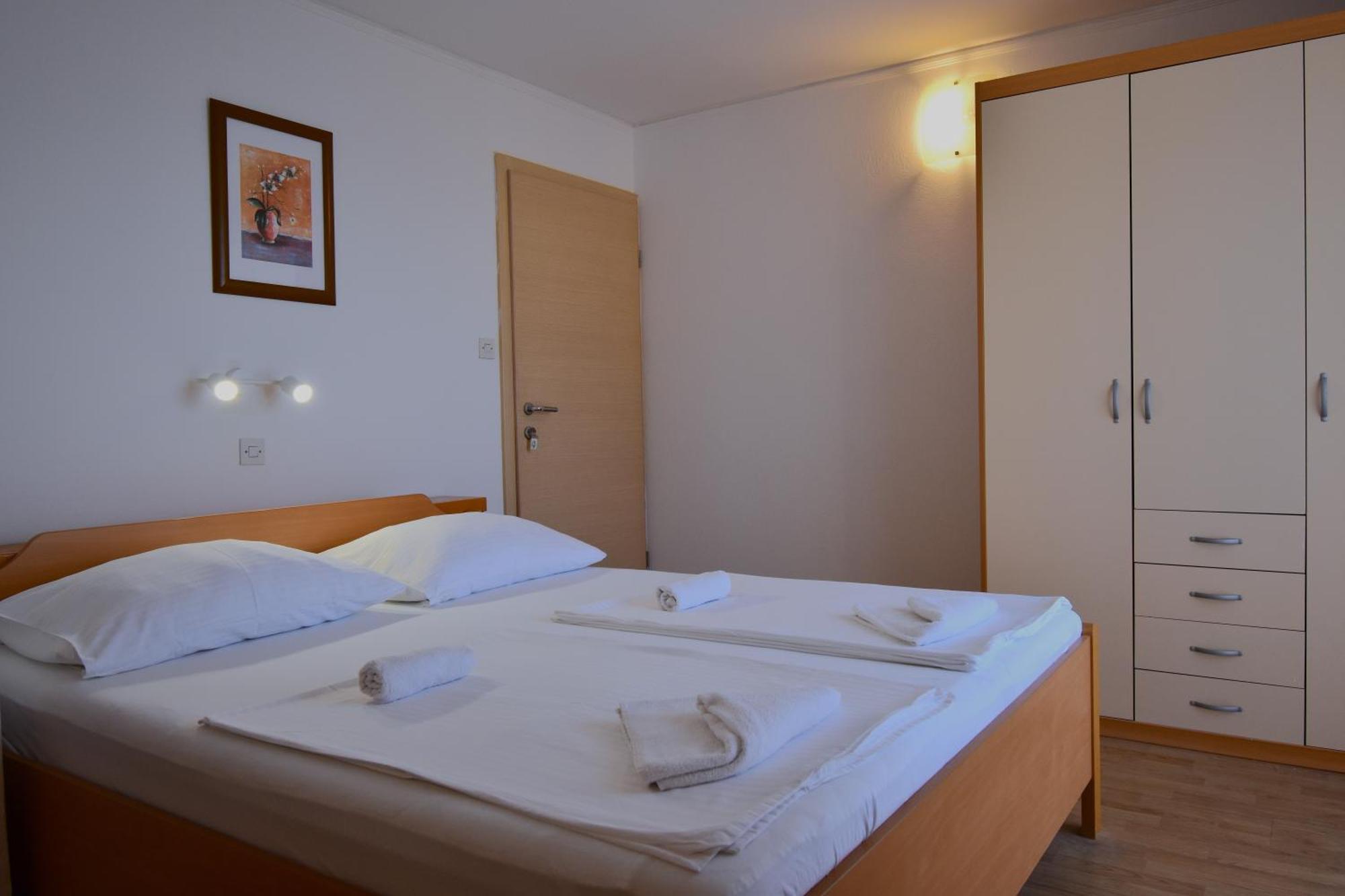 Guest House Sandra Rab Town Buitenkant foto