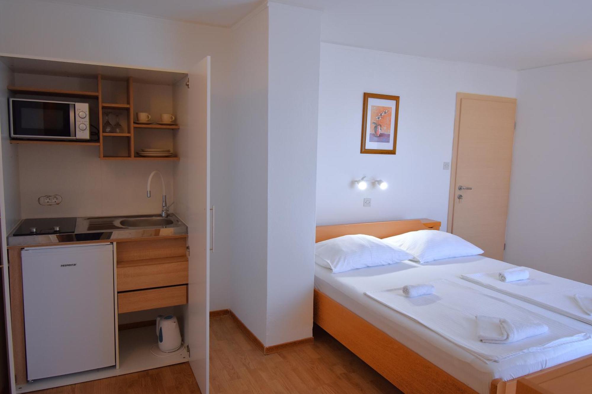 Guest House Sandra Rab Town Buitenkant foto