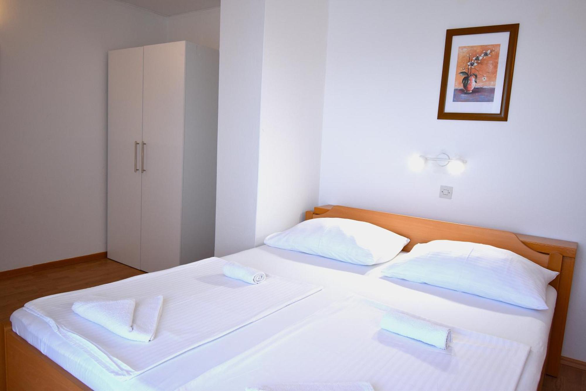 Guest House Sandra Rab Town Buitenkant foto