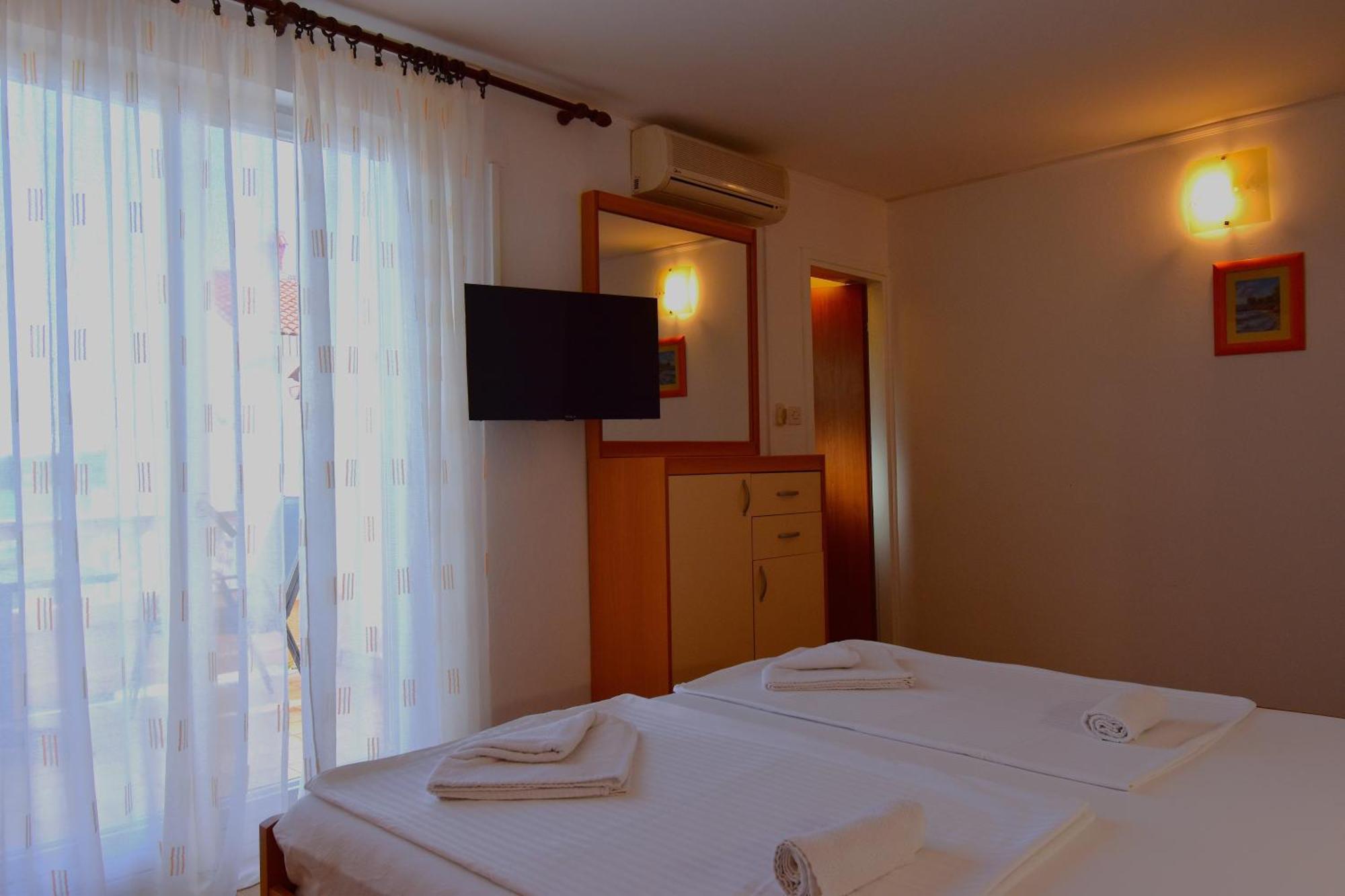 Guest House Sandra Rab Town Buitenkant foto