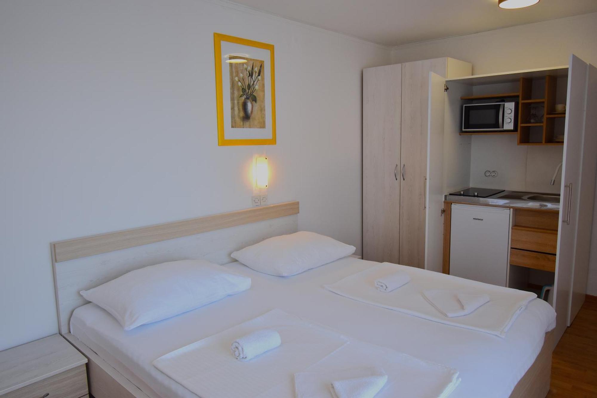 Guest House Sandra Rab Town Buitenkant foto