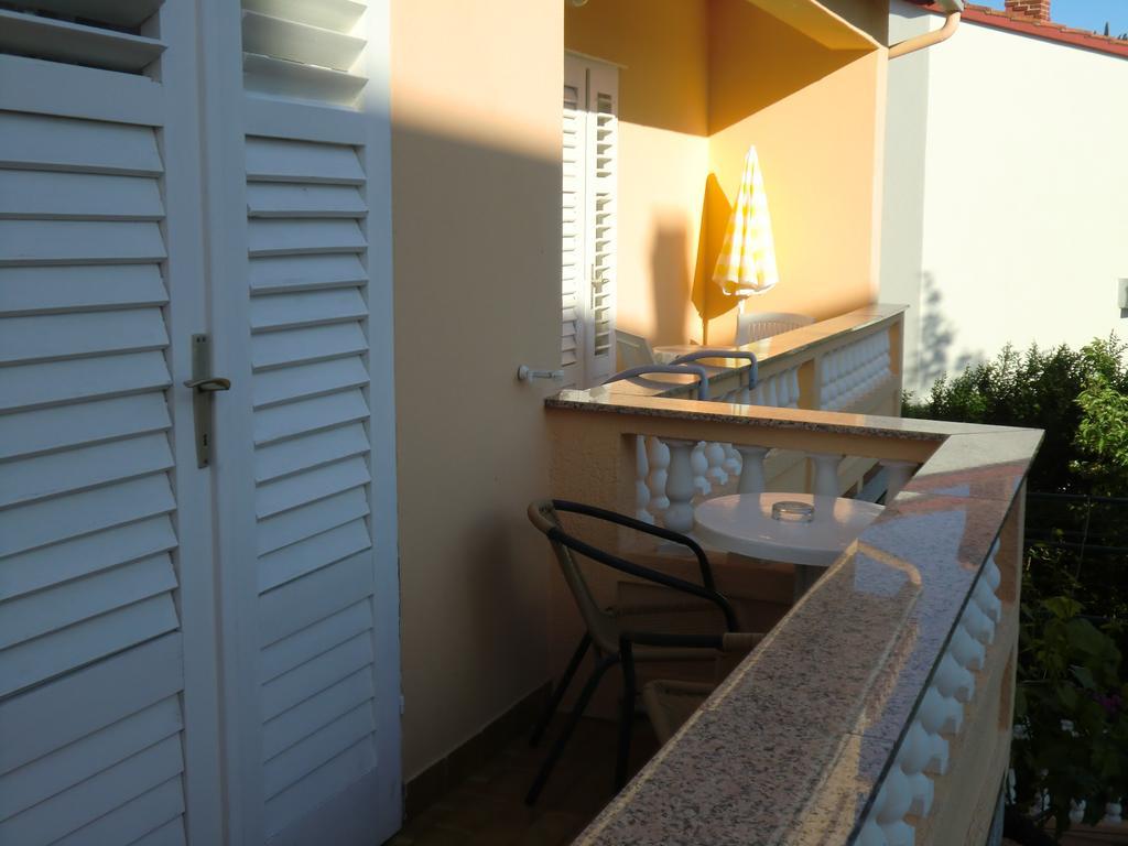 Guest House Sandra Rab Town Buitenkant foto