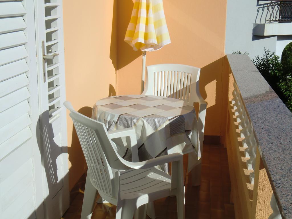 Guest House Sandra Rab Town Buitenkant foto