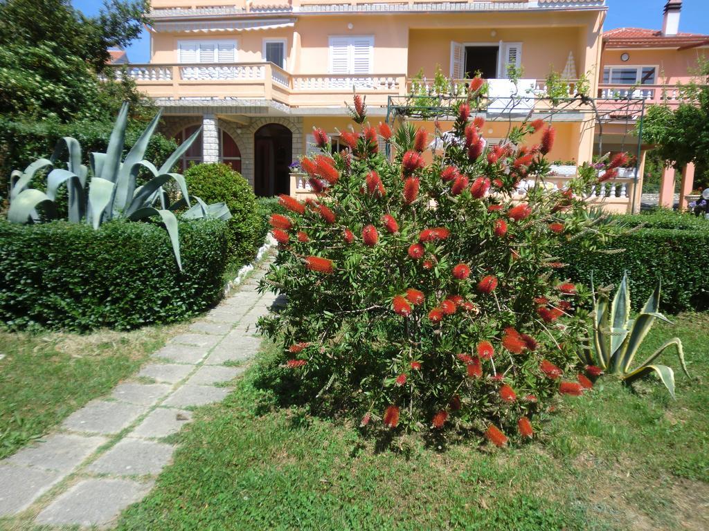 Guest House Sandra Rab Town Buitenkant foto