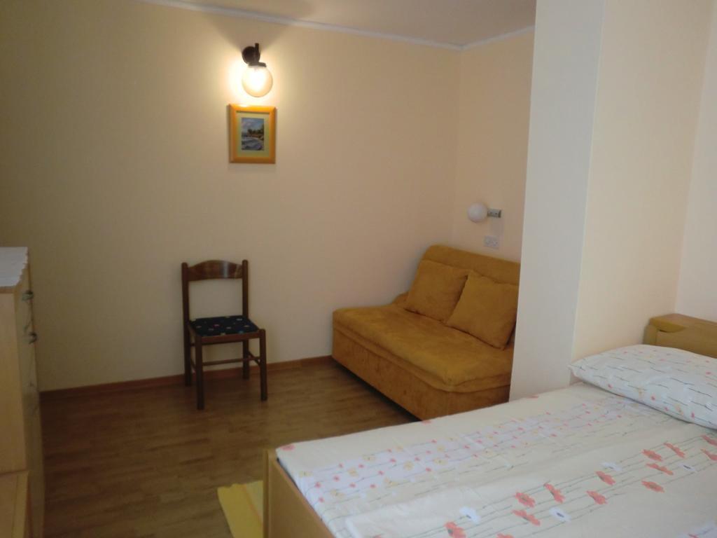 Guest House Sandra Rab Town Kamer foto