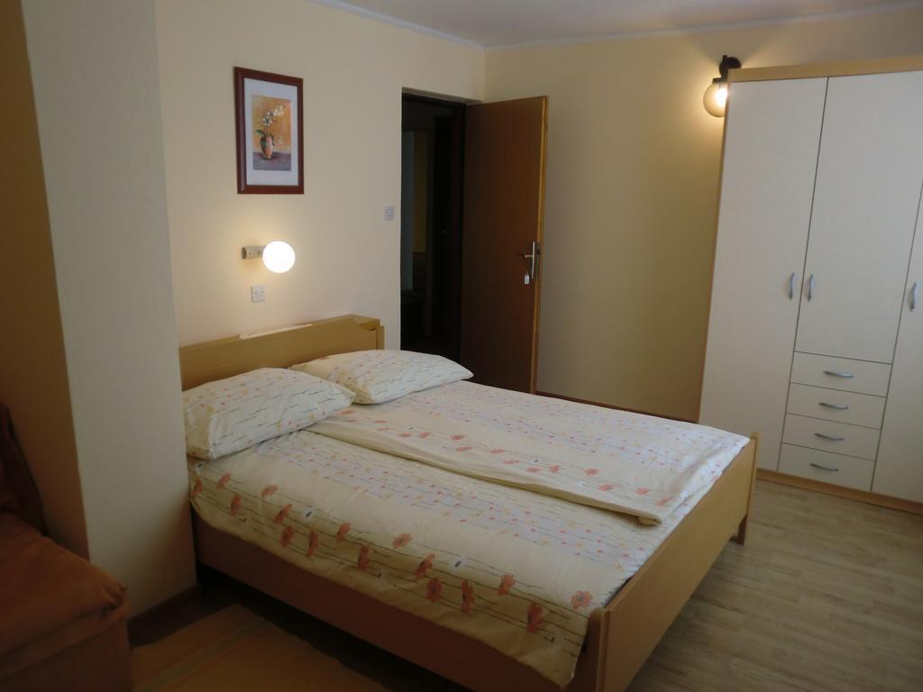 Guest House Sandra Rab Town Kamer foto
