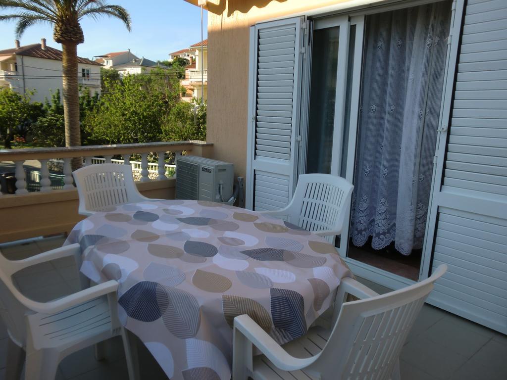 Guest House Sandra Rab Town Kamer foto