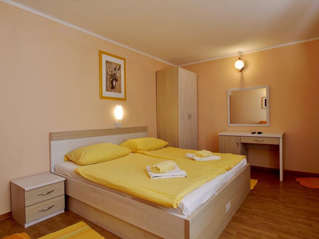 Guest House Sandra Rab Town Buitenkant foto