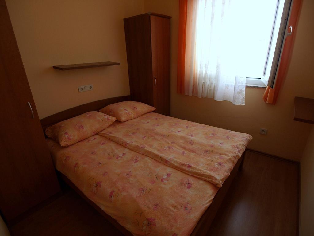 Guest House Sandra Rab Town Kamer foto