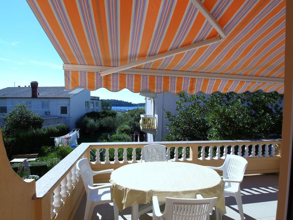 Guest House Sandra Rab Town Kamer foto