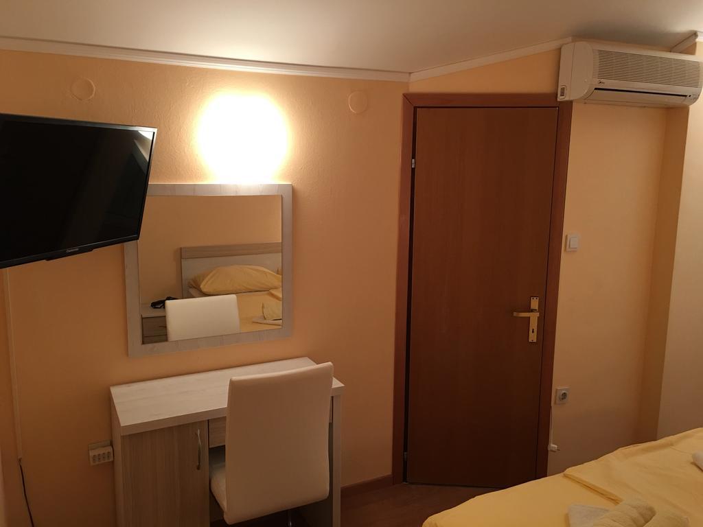 Guest House Sandra Rab Town Buitenkant foto