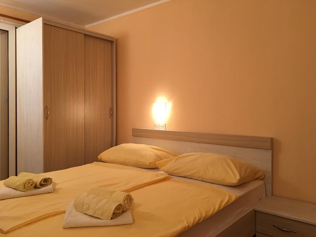 Guest House Sandra Rab Town Buitenkant foto