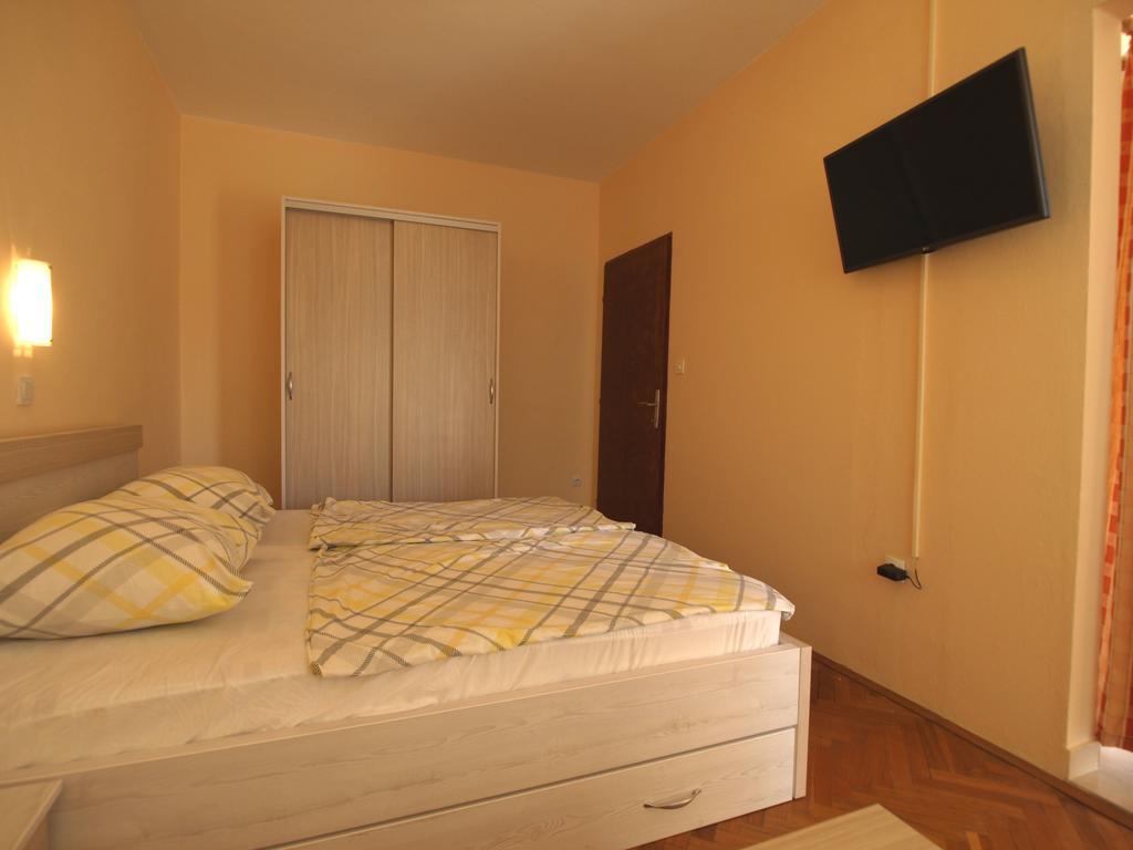 Guest House Sandra Rab Town Buitenkant foto