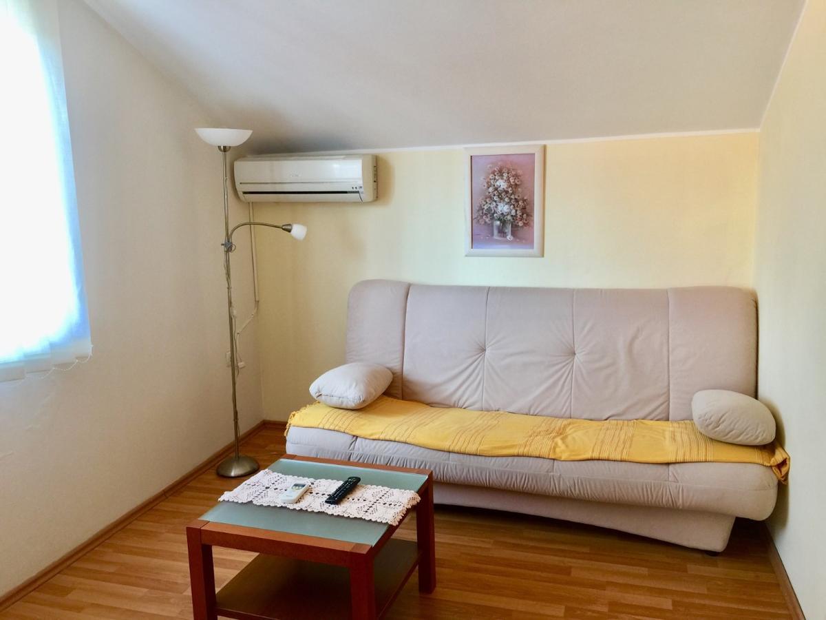 Guest House Sandra Rab Town Buitenkant foto