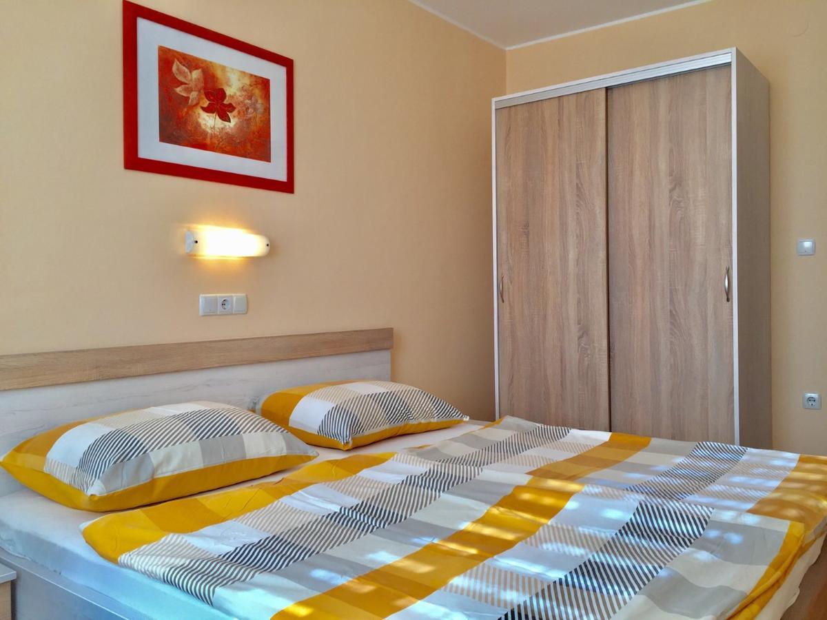 Guest House Sandra Rab Town Buitenkant foto